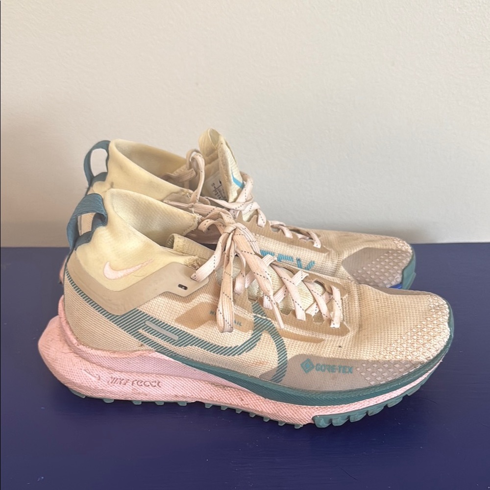 Nike React Pegasus Trail 4 GORE-TEX Sanddrift Pearl Pink W 🌸